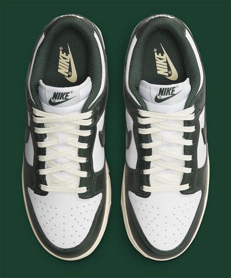 green low dunks women.